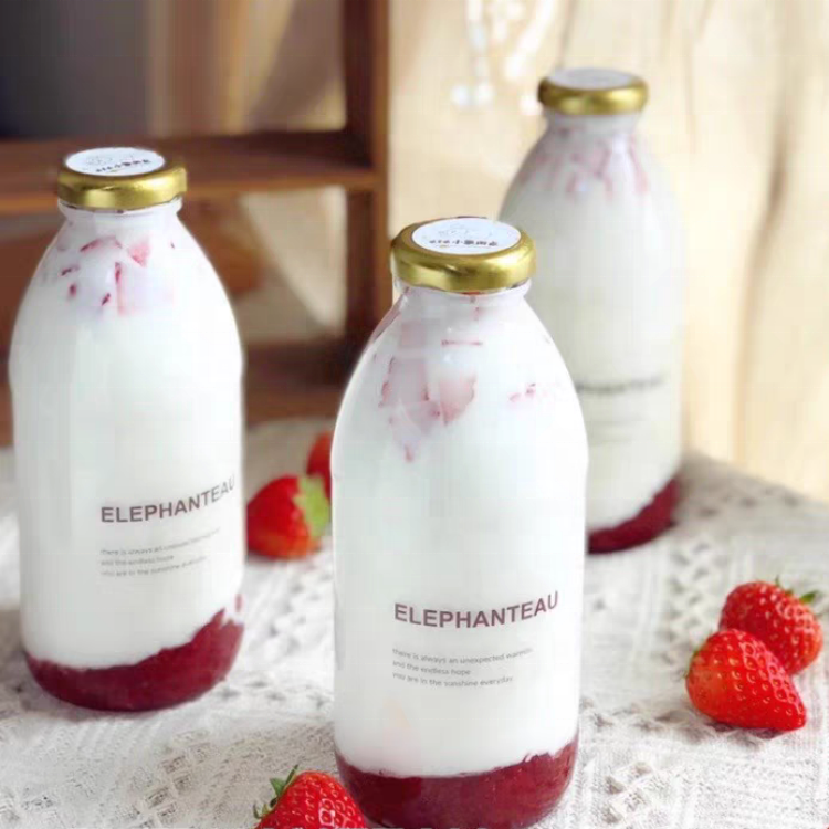 Milk Juice Glass Beverage Bottle with Screw Lids Glass Bottles Wholesale 16oz for Alcoholic Beverages