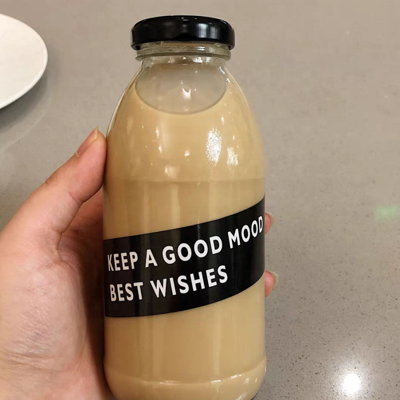 Milk Juice Glass Beverage Bottle with Screw Lids Glass Bottles Wholesale 16oz for Alcoholic Beverages