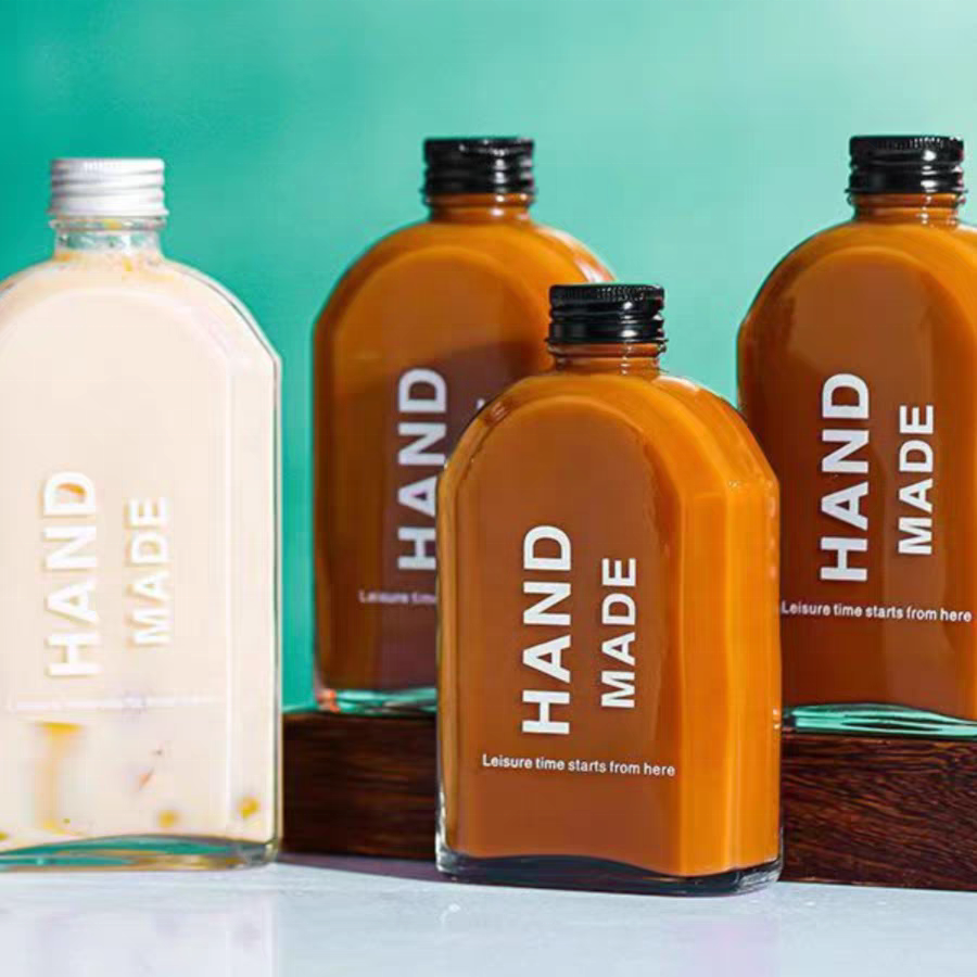 50ml 100ml 200ml 300ml 500ml Hot Sell Flat Small Juice Bottle Mini Wine Bottle Beverage Coffee Tea Bottle