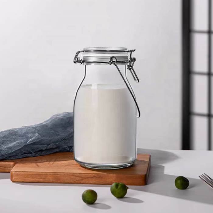 Large Swing Top Glass Storage Bottles 1000ml 2000ml Juice Milk Beverage Glass Bottles With Clip Clamp Lid