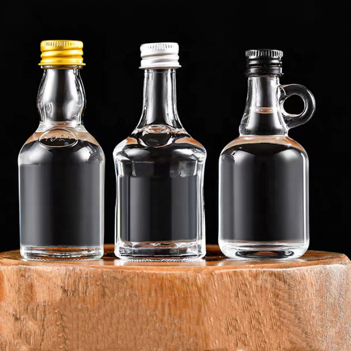 Empty Vodka Sprits Manufacturer 50ml 100ml 200ml 250ml Glass Bottles for Maple Syrup