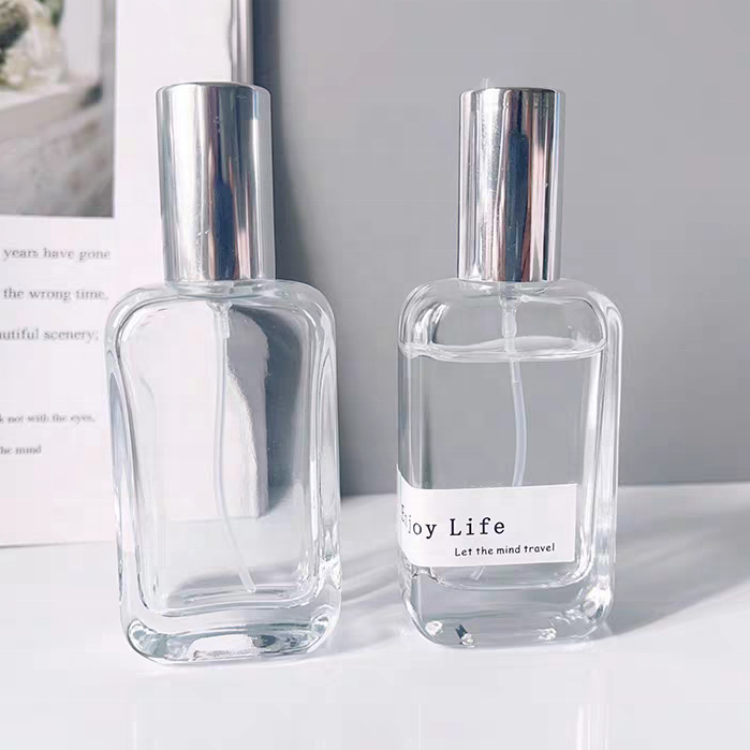Luxury Empty Room Fragrance Spray Bottle 30ml 50ml 100ml Frosted White Glass Spray Bottle With Gold Fine Mist Cap