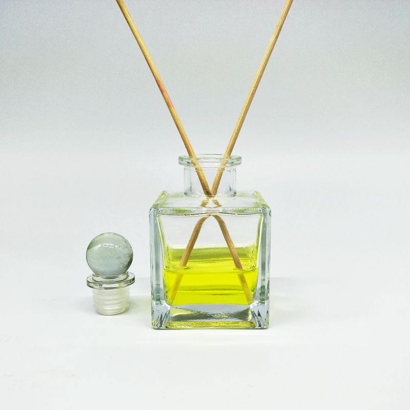 Wholesale 50Ml 100Ml 150Ml 200Ml Glass Reed Diffuser Bottle With Gold Cap Luxury Empty Glass Stick Bottle for Aroma Oil Diffuser