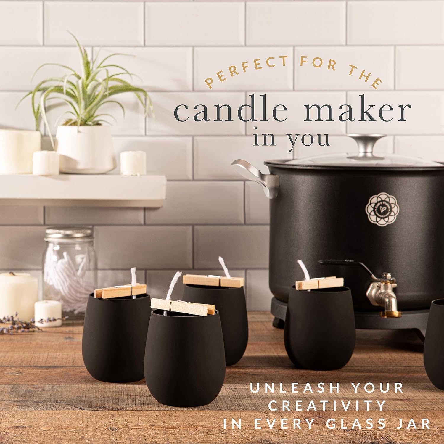 Empty Recyclable Candle Vessel Luxury Frosted Matte Black Candle Jars Container With Bamboo Wood Cork Lid 8oz 9oz10oz 14oz