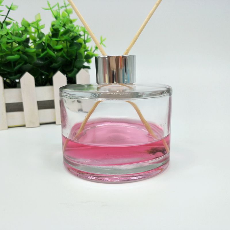 Wholesale 50Ml 100Ml 150Ml 200Ml Glass Reed Diffuser Bottle With Gold Cap Luxury Empty Glass Stick Bottle for Aroma Oil Diffuser