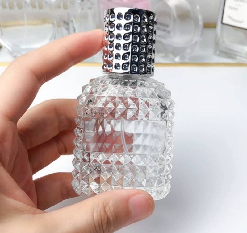 High Quality 30ml 50ml Portable Glass Perfume Bottle Pineapple Shaped Perfume Bottle With Aluminium Silver Cap
