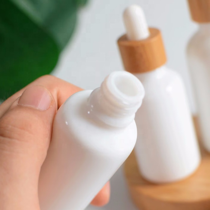Hot Sale 5 10 15 20 30 50ml 100ml White Porcelain Essential Oil Glass Dropper Bottle  and Bamboo Lids and a Variety of Lids