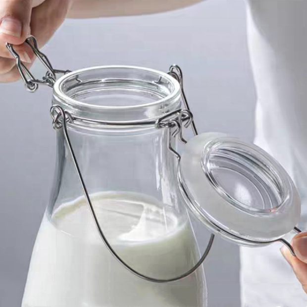 Large Swing Top Glass Storage Bottles 1000ml 2000ml Juice Milk Beverage Glass Bottles With Clip Clamp Lid