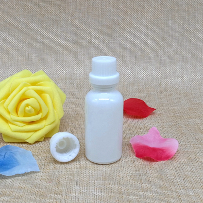 Factory Wholesale White Glass Essential Oil Bottle 10ml 30ml 50ml 100ml Porcelain White Glass Bottle With Dropper