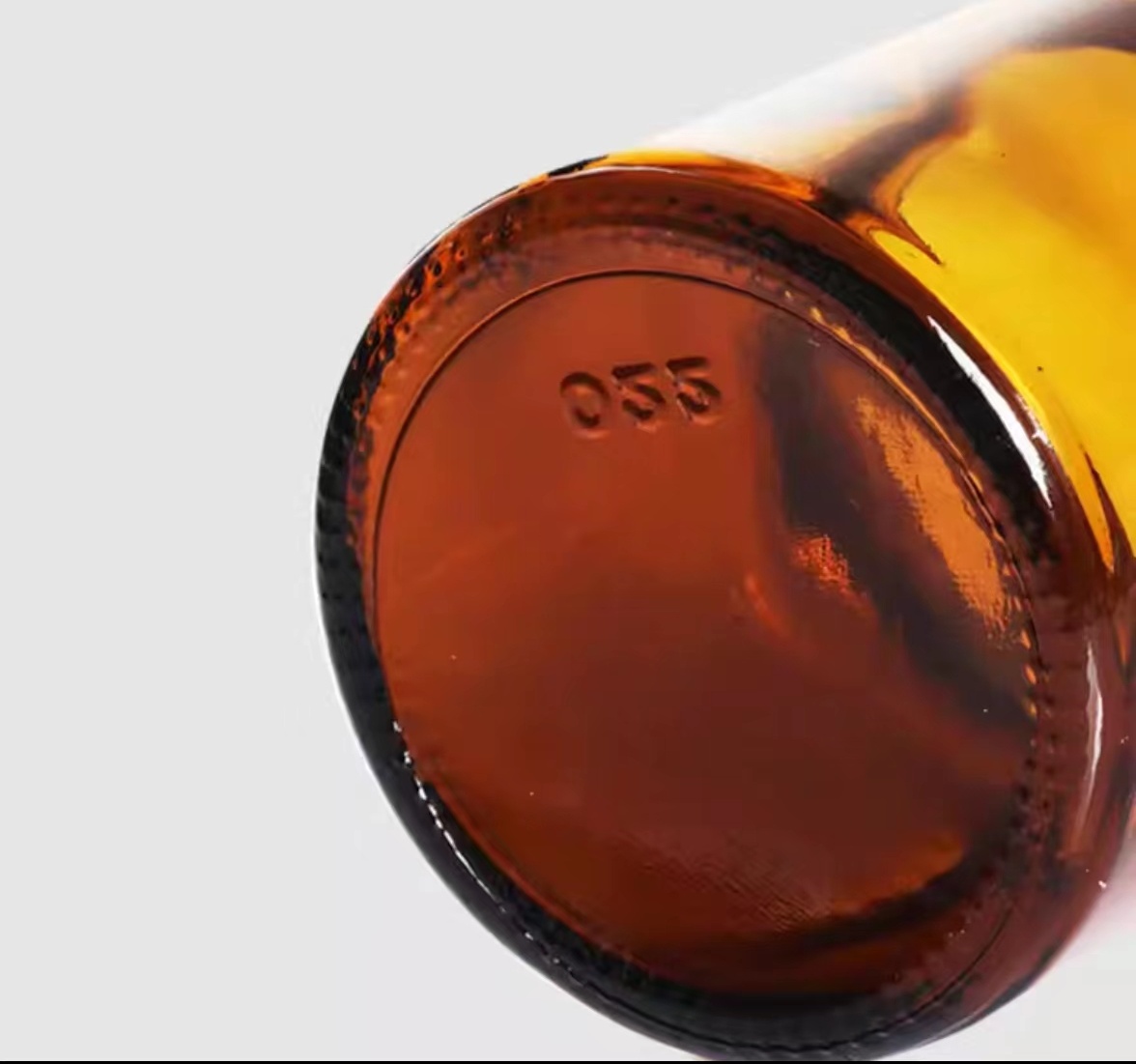 Wholesale 4oz 16oz Recyclable Amber Glass Candle Jars Scented Candle Making Glass Jar Round Candle Containers With Lid