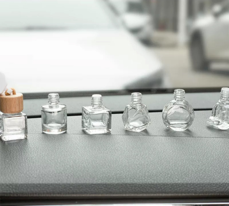 Spot Wholesale Car Pendant Aromatherapy Easy Pull Button Perfume Pendant Accessories Car Lanyard Perfume Bottle