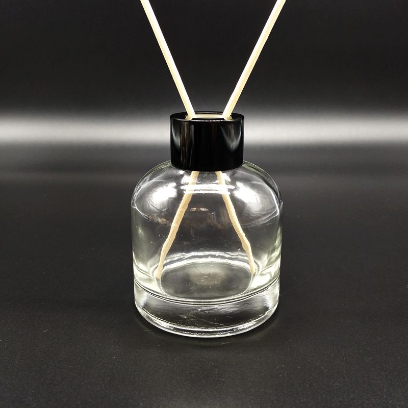 Decorative 200ml Aromatherapy Bottle With Cap Round Shaped Black Glass Reed Diffuser Car Room Diffuser Glass Bottle