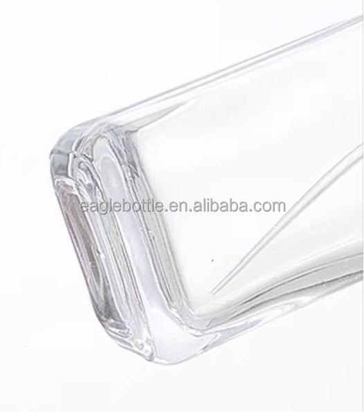 Luxury Empty Room Fragrance Spray Bottle 30ml 50ml 100ml Frosted White Glass Spray Bottle With Gold Fine Mist Cap