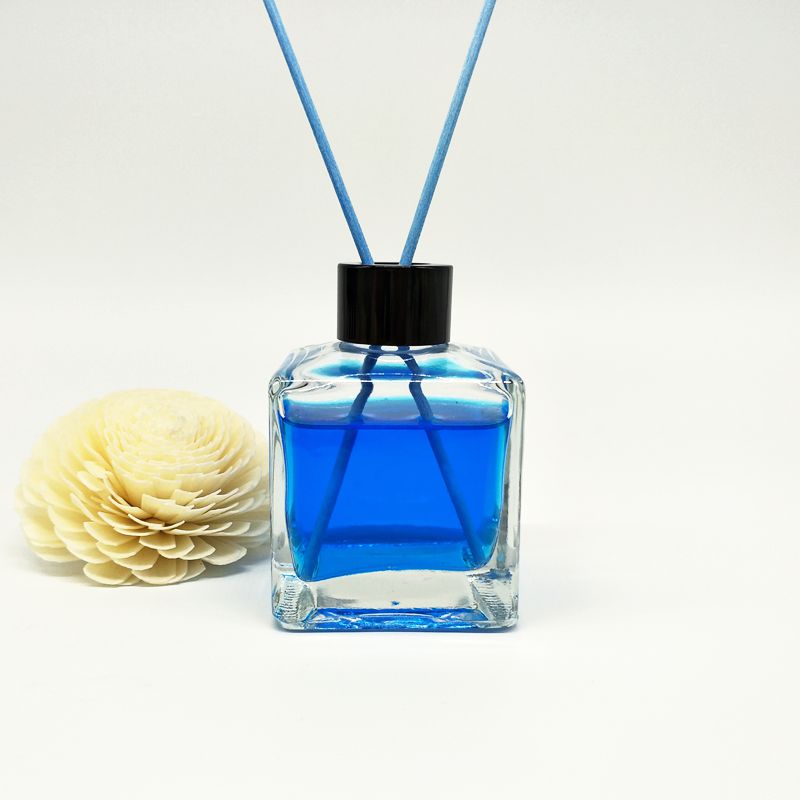 Wholesale 50Ml 100Ml 150Ml 200Ml Glass Reed Diffuser Bottle With Gold Cap Luxury Empty Glass Stick Bottle for Aroma Oil Diffuser